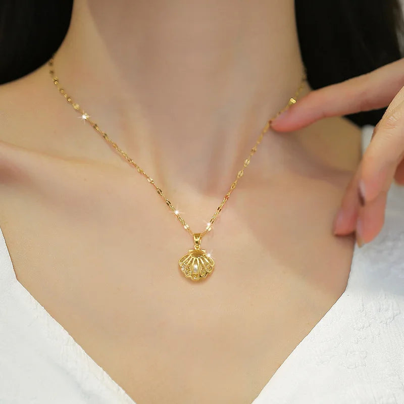 Gold Ocean Shell Pearl Pendant Necklace